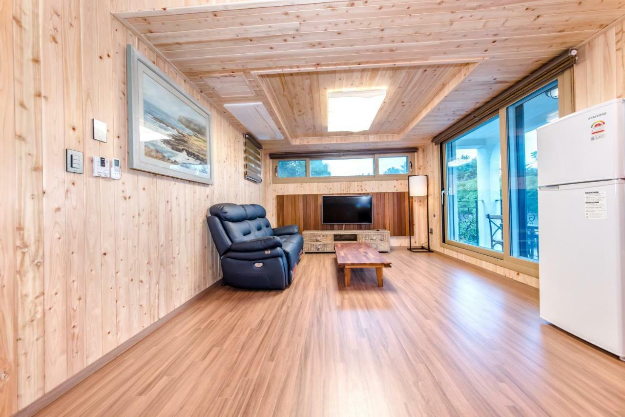 Dongbackdongsan Pension Jeju Ngoại thất bức ảnh