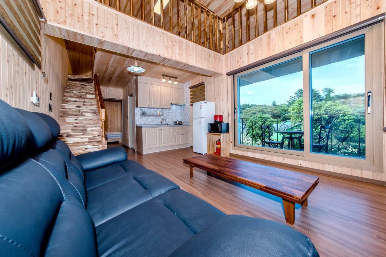 Dongbackdongsan Pension Jeju Ngoại thất bức ảnh