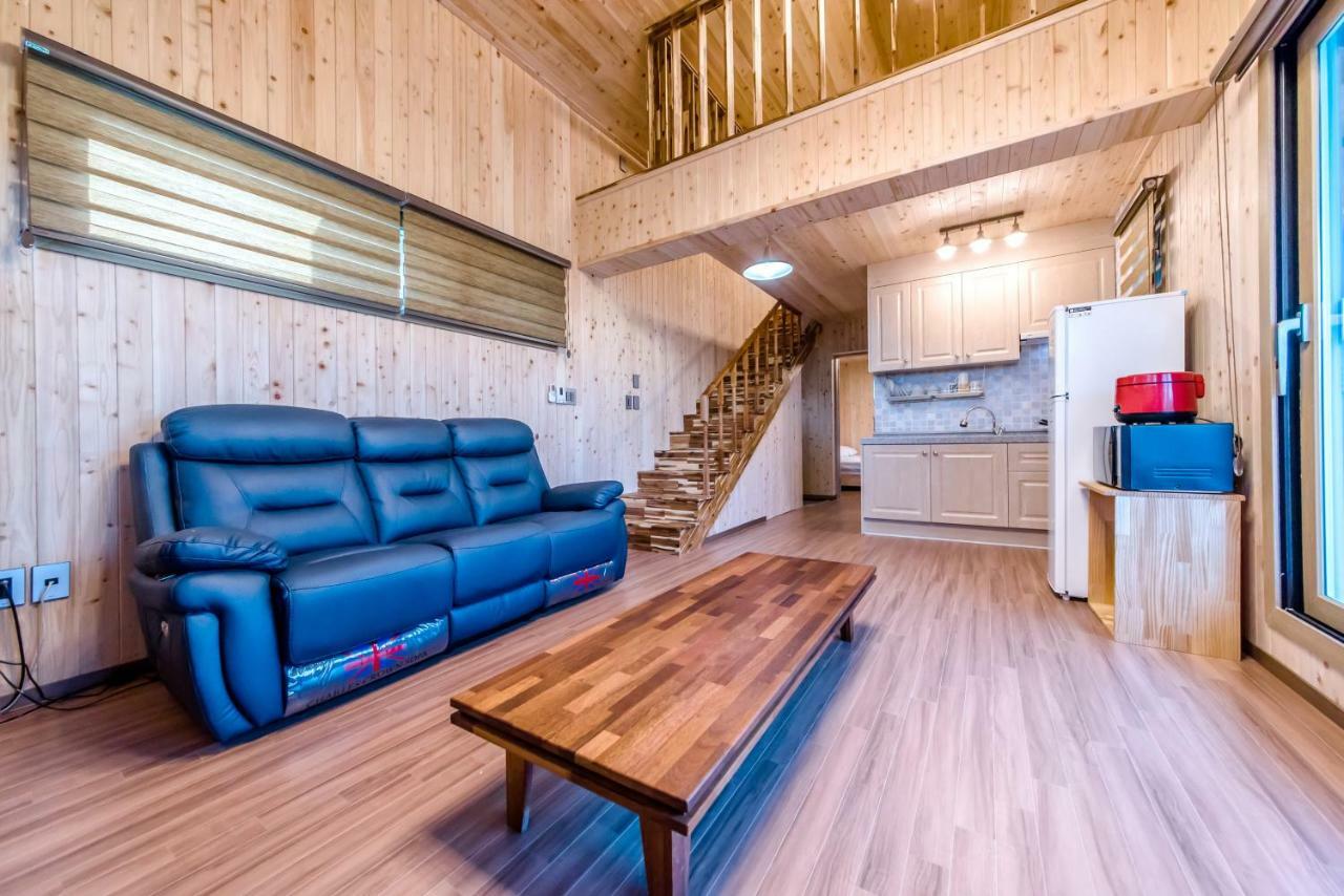 Dongbackdongsan Pension Jeju Ngoại thất bức ảnh
