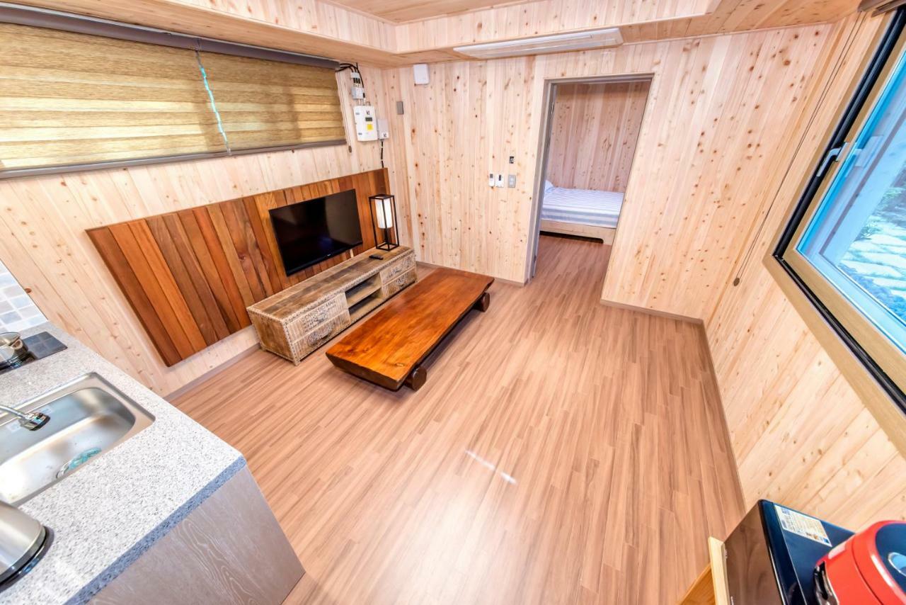 Dongbackdongsan Pension Jeju Ngoại thất bức ảnh